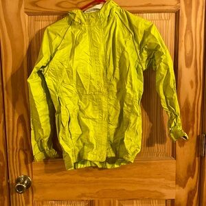 REÍ raincoat